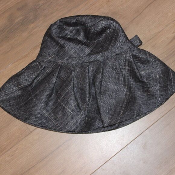 New Pilyq Dark Gray San Sebastián sun hat Subtle Check Pattern Bucket Hat OS - Picture 2 of 10